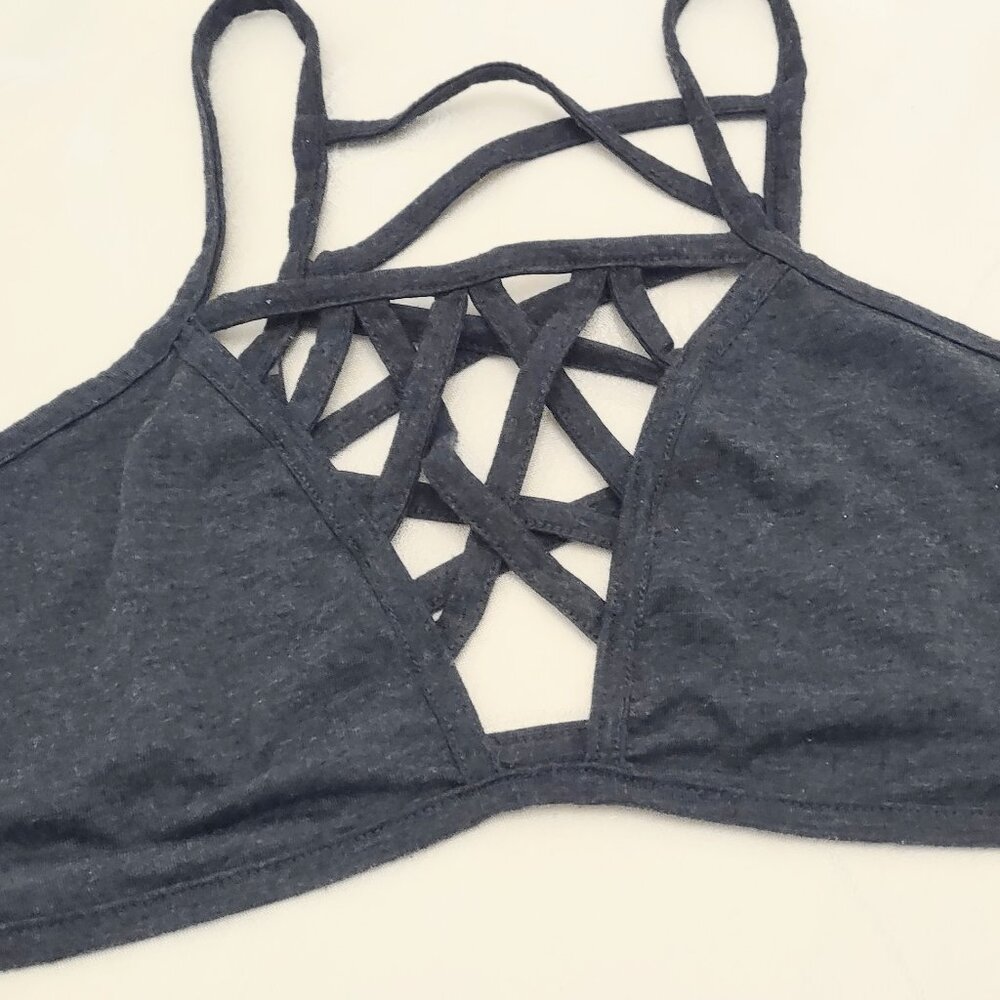 Strappy seamless cage bralette. EUC. XL. Poly/spandex.